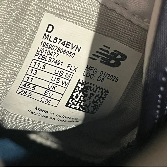 New Balance Men’s Sneakers 574 Navy Size 11.5 US - Picture 11 of 12
